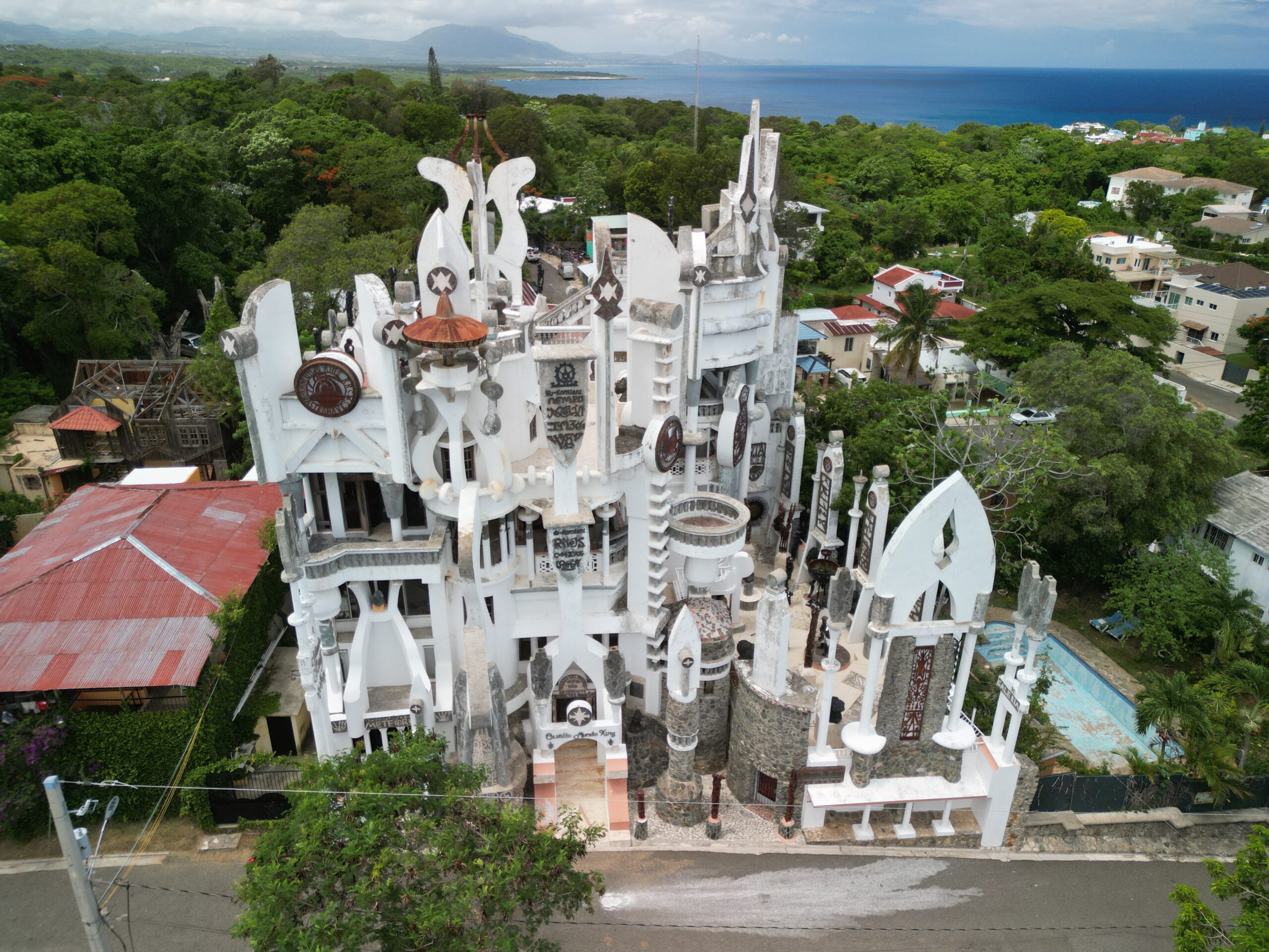 Dos Poco Locos - Dominican Republic